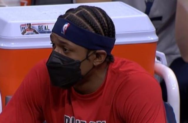 网页版登录-韦少复出奇才再次输球 比尔：我们在月球比赛能赢